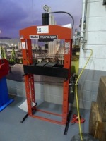 Clarke Strong arm 25 tonne capacity hydraulic press