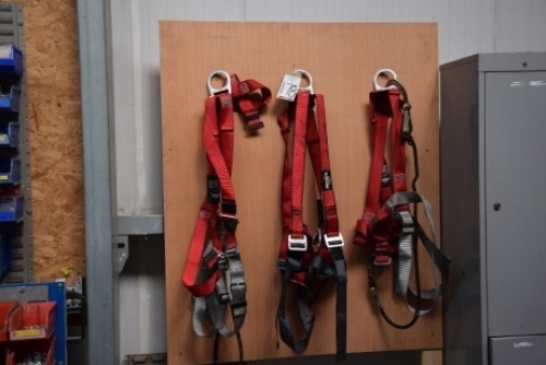 3 Protecta Pro fall protection harnesses (Packing)