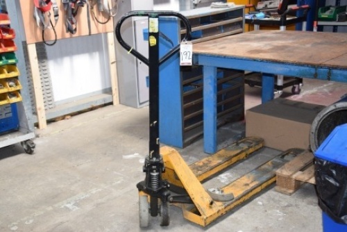 Unbranded 2500KG capacity hydraulic pallet tuck (broken wheel) (Packing)