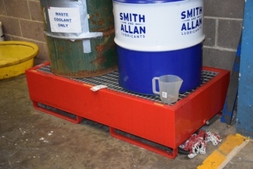 Unbranded steel drum spill pallet (Bay 3)