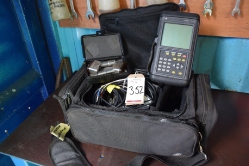 GE Panametrics TransPort PT878 Portable liquid flowmeter kit. (Containers)
