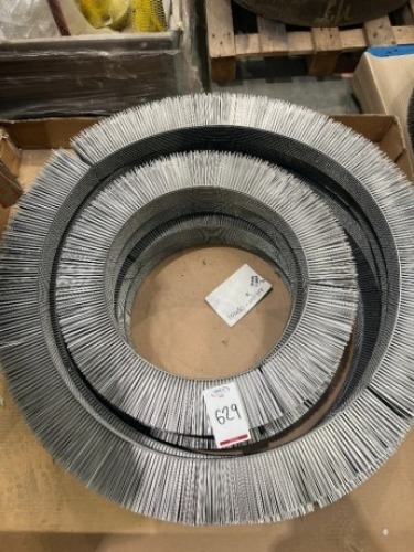 4 36"ns Circular Brush &Oslash;910mm 3.75" Clips / 60mm Plate and 4 smaller diameter brushes
