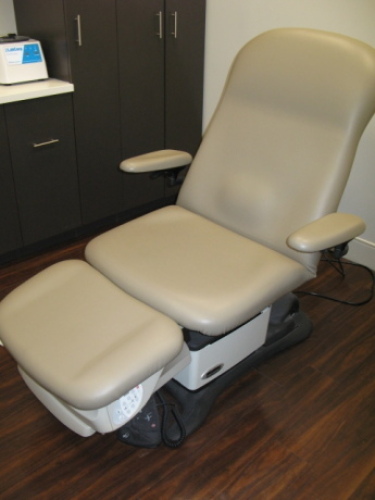 Room D114 Pod Exam; Midmark 647-001 Exam Chair